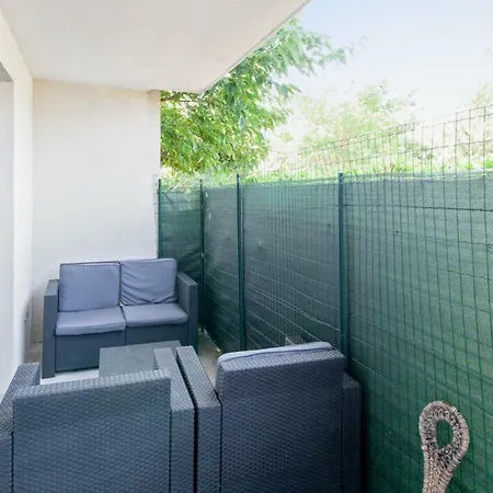 Apartment Flat With Terrace, Swimming-pool And Parking, Close To Bordeaux - Welkeys