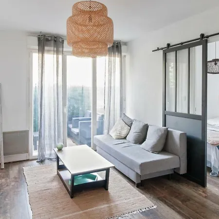 Flat With Terrace, Swimming-pool And Parking, Close To Bordeaux - Welkeys